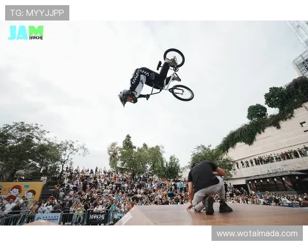 杭州极限运动队在世界滑板锦标赛中以79分稳居积分榜首位 杭州极限运动队在世界滑板锦标赛中以79分稳居积分榜首位