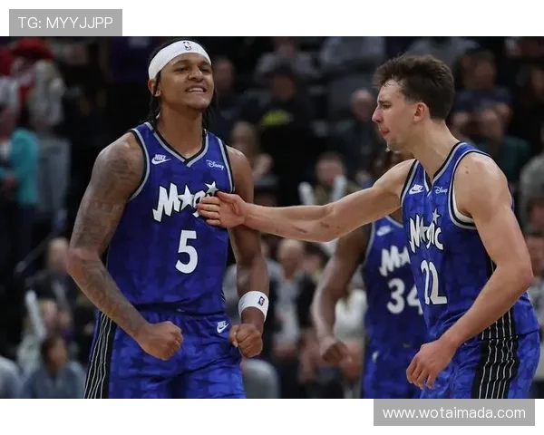 2001年NBA季后赛魔术对决雄鹿的精彩瞬间与历史回顾