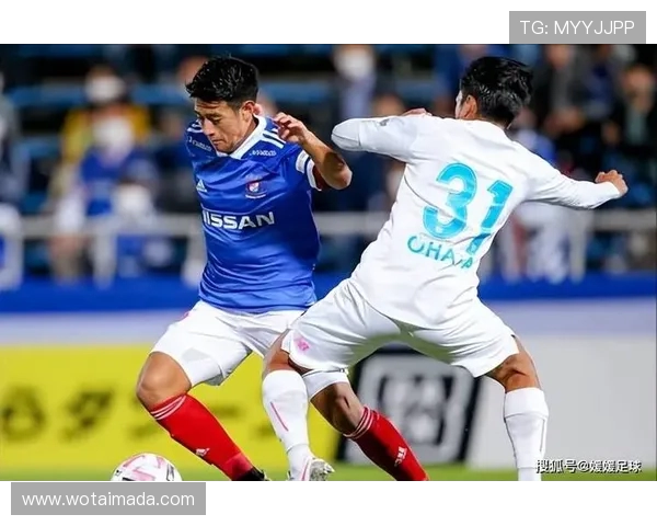 松本山雅与名古屋鲸鱼的激烈对决展现足球魅力与团队精神