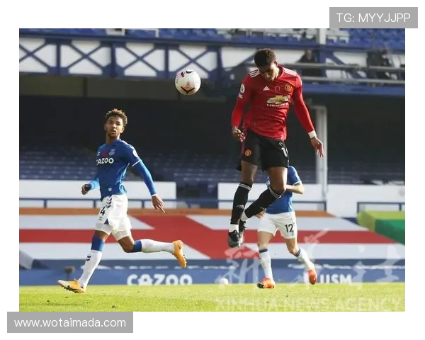 英超激战埃佛顿主场迎战曼联双雄对决引发球迷热议