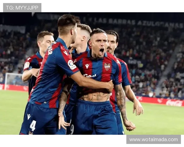 莱万与伊布的巅峰对决:谁才是足球历史上的最佳前锋之争